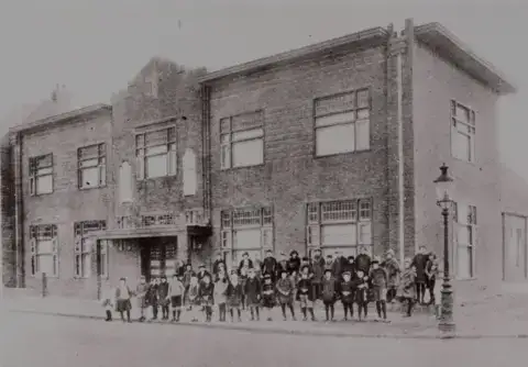 archief tvk 1030x717